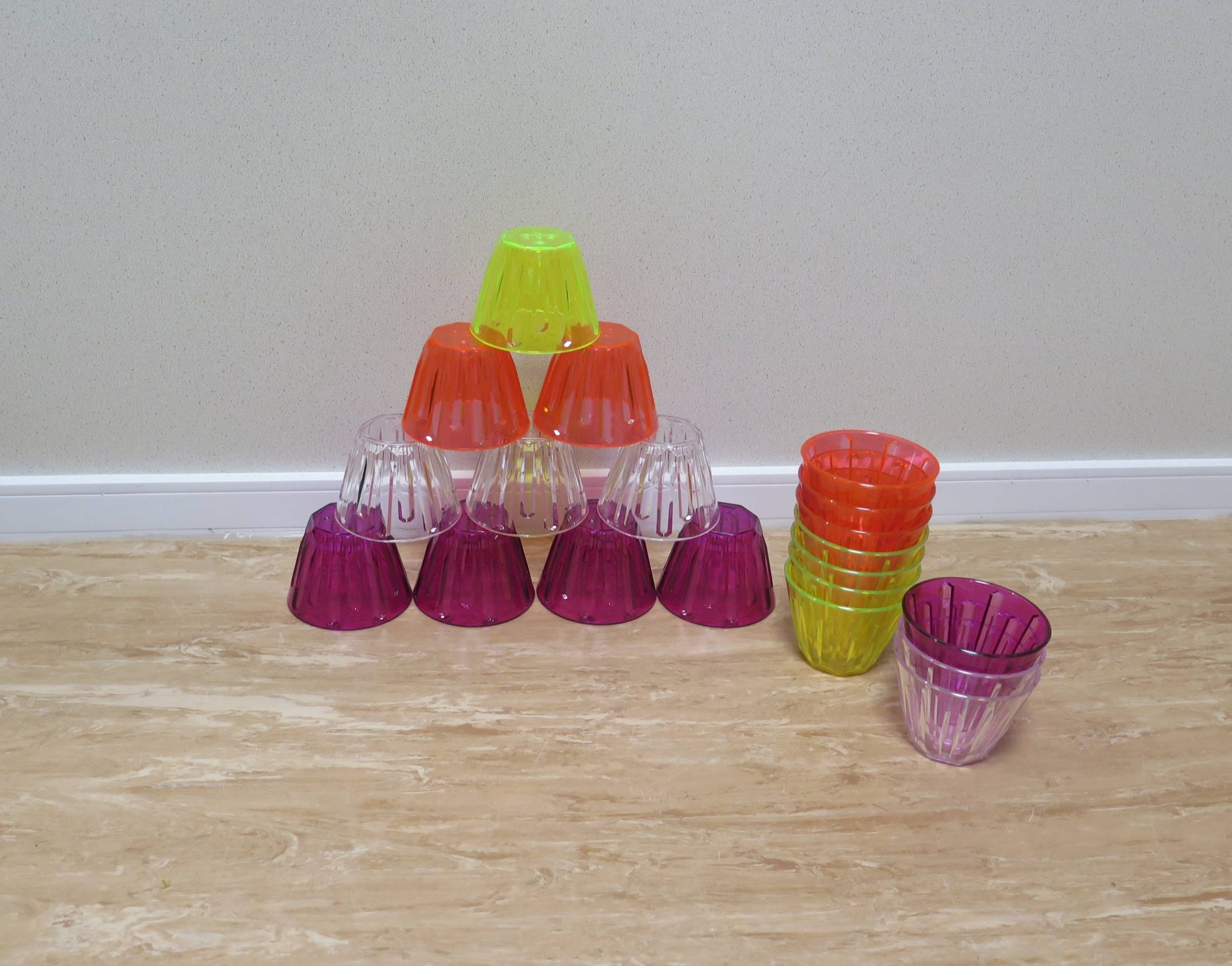 Clever Cups – plastic colourful cups stacked in a pyramid